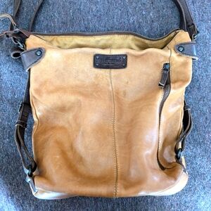 The Trend leather midsize bucket handbag